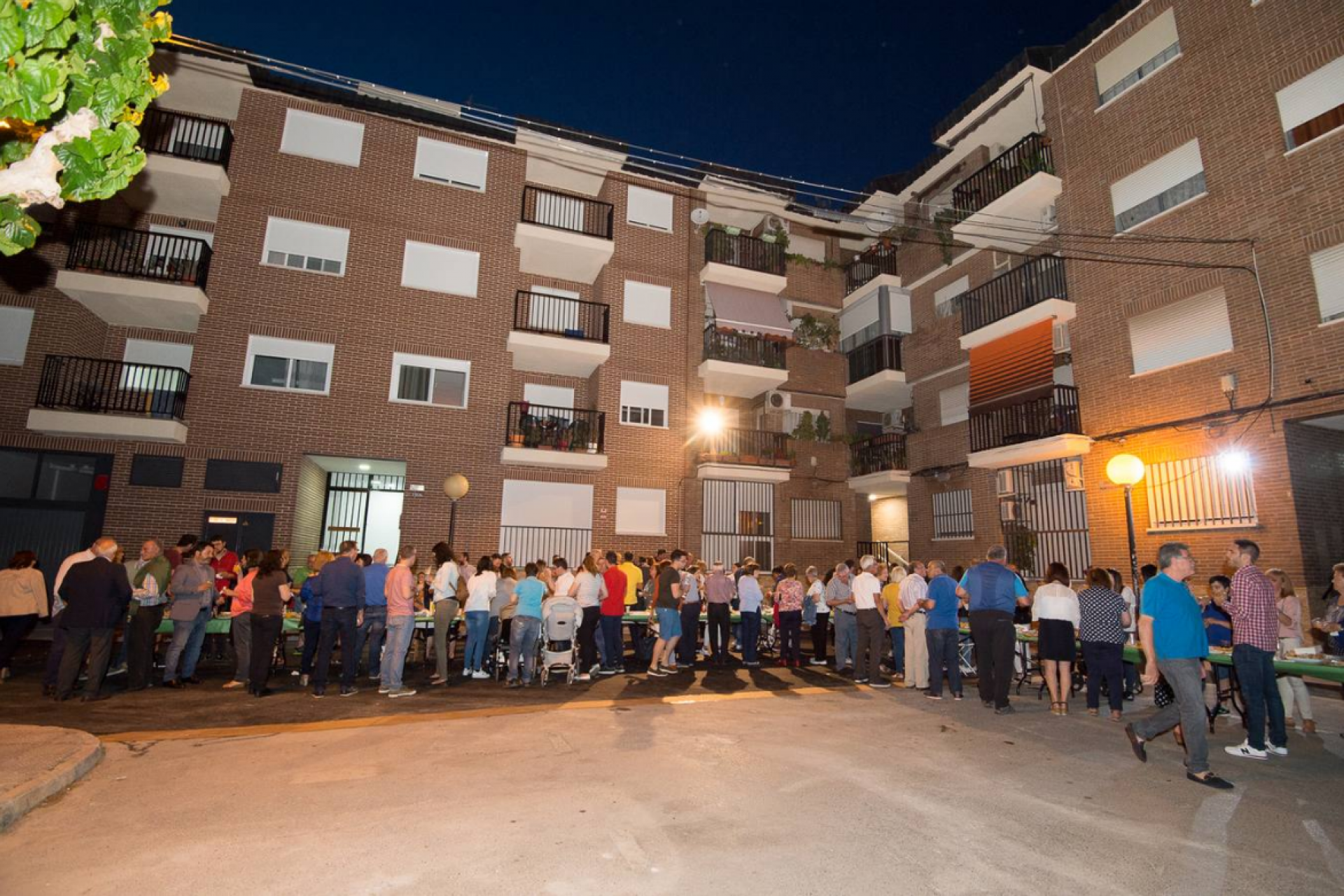 LAS FAMILIAS DE BENIAJÁN DESALOJADAS CELEBRAN LA VUELTA A SUS CASAS