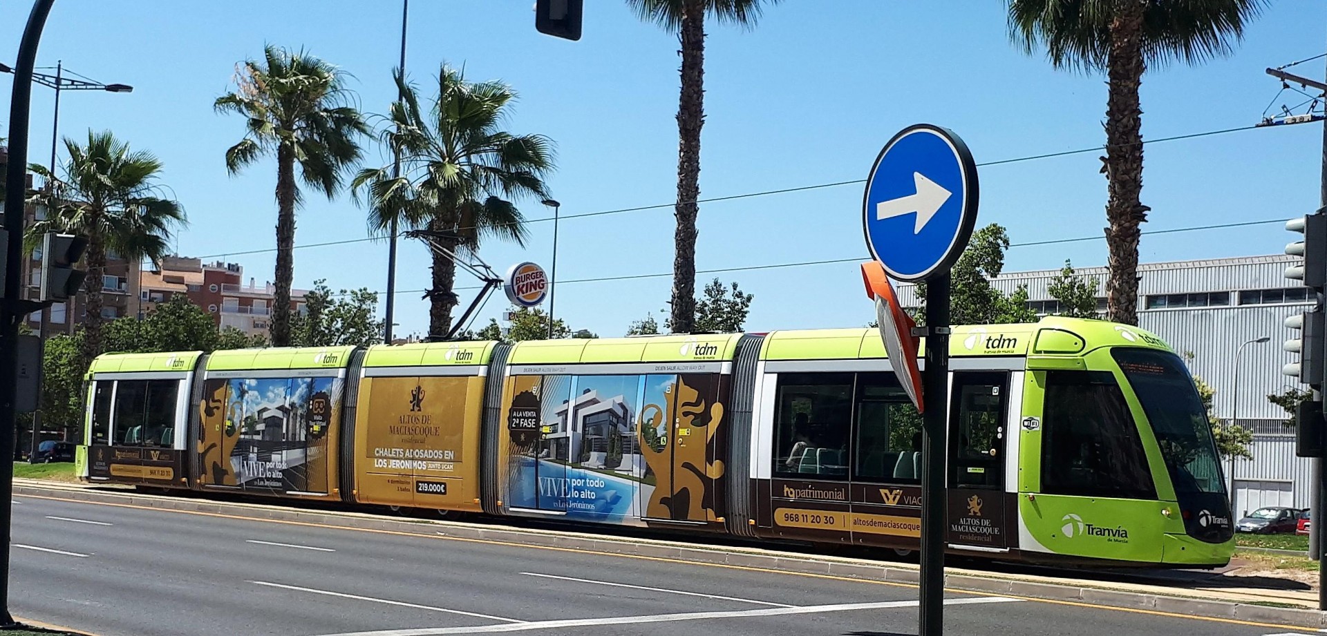 EL TRANVÍA DE MURCIA, DECORADO CON NUESTROS DISEÑOS