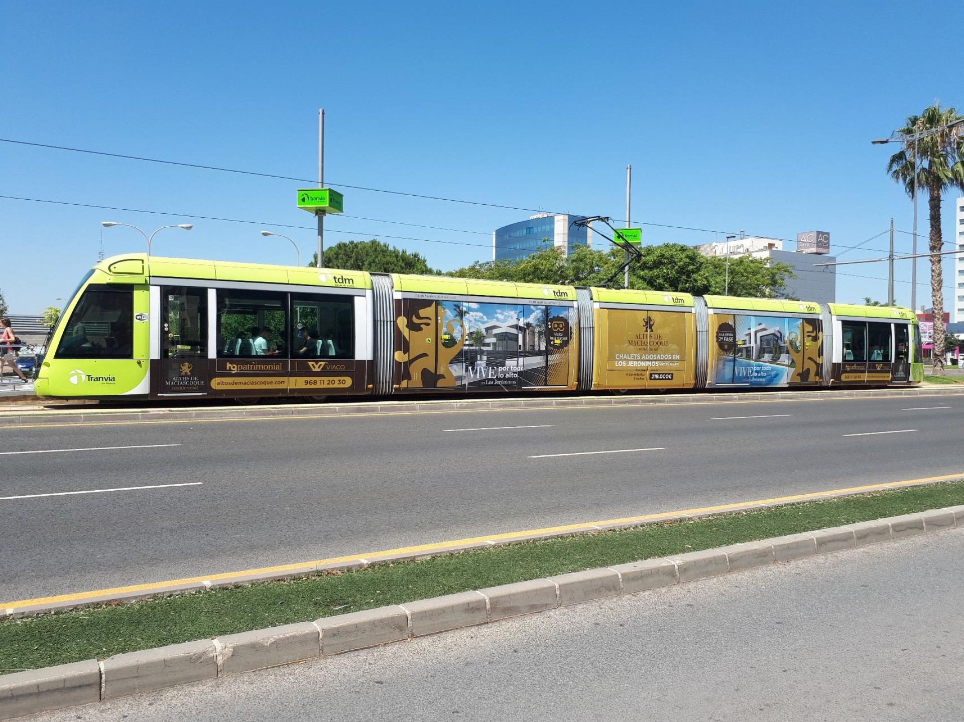 EL TRANVÍA DE MURCIA, DECORADO CON NUESTROS DISEÑOS