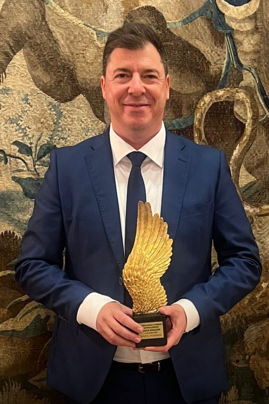 Premio a la Trayectoria Profesional de Madrid Magazine para Raúl Torres