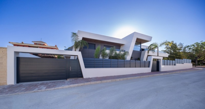 Excalibur House